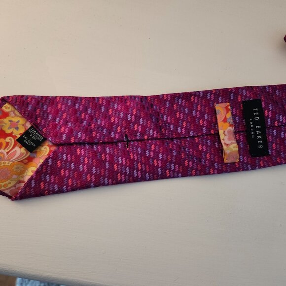 3/$15 SALE! 😎 Ted Baker men's tie - Picture 3 of 4